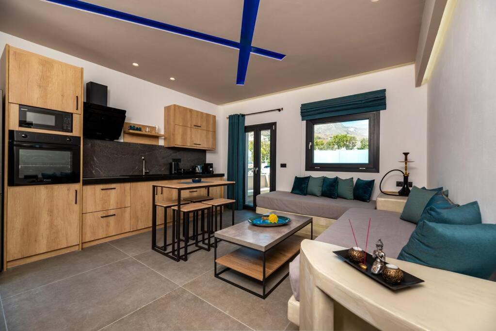 The Penthouse Santorini, Kamari, Thira דירה סנטוריני