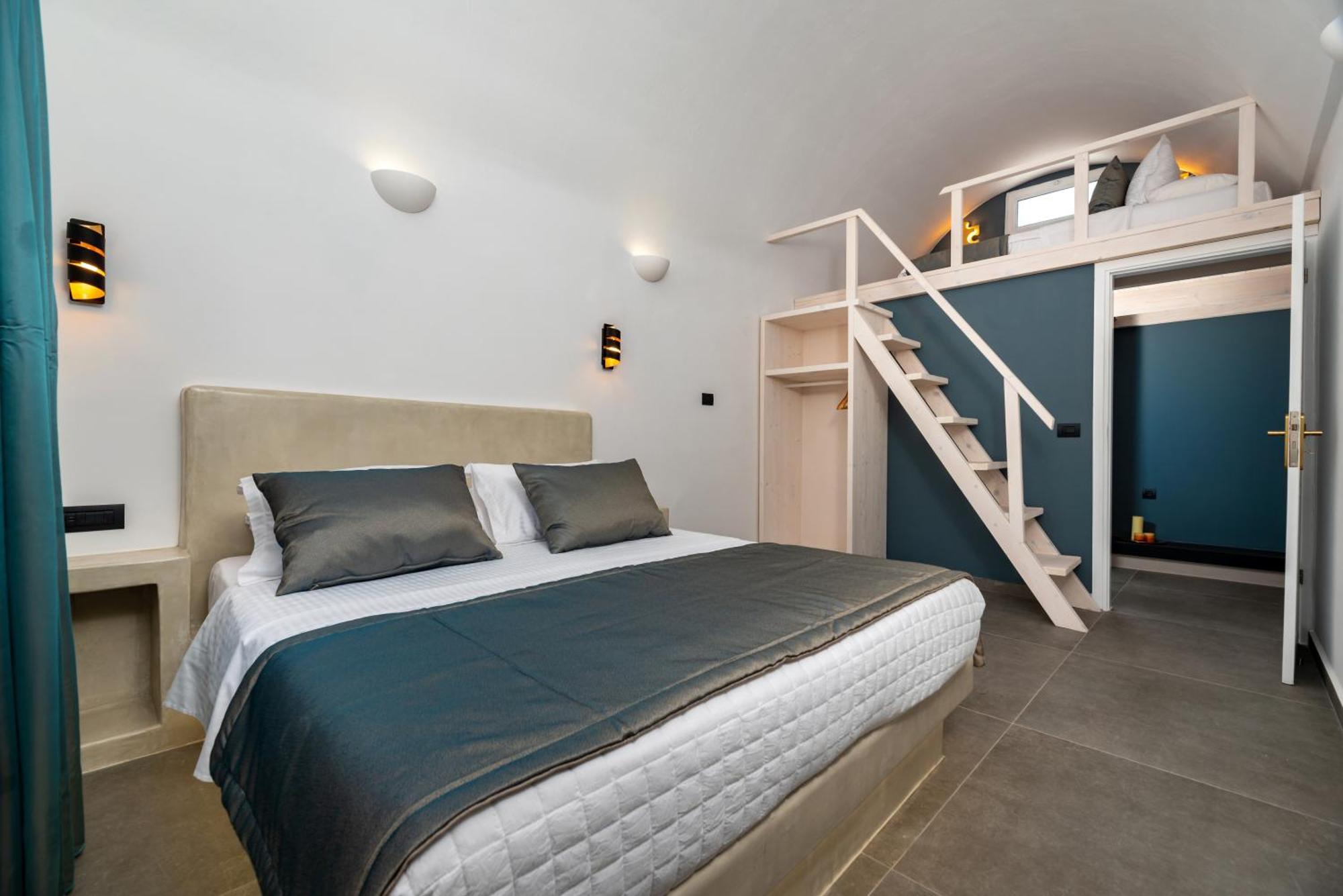 The Penthouse Santorini, Kamari, Thira *