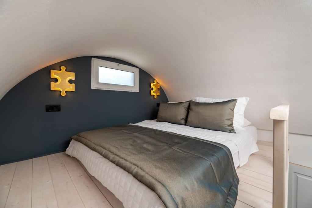 Apartment The Penthouse Santorini, Kamari, Thira *